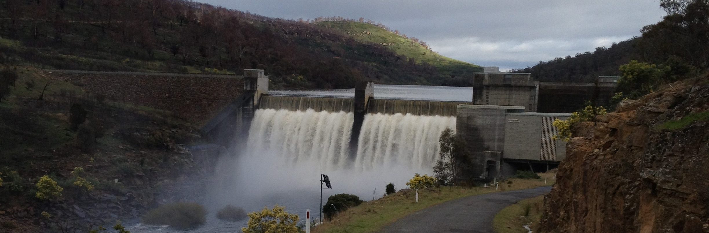 Meadowbank Dam on full flow